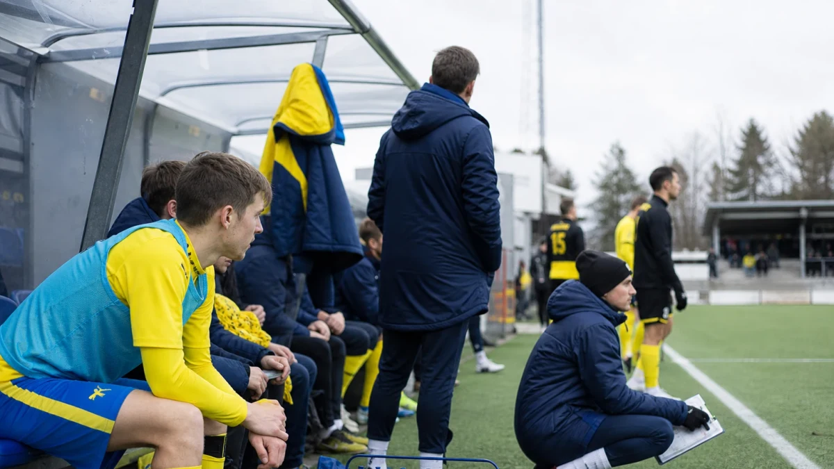 KuPS vie sarjajohtonsa Gnistanin vieraaksi