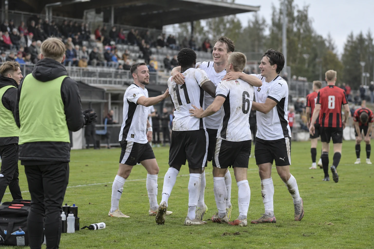 Haka kaatoi PK-35:n 3-0 ja nousi kahden pisteen päähän